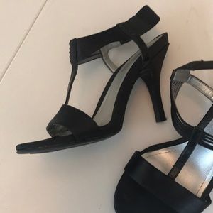 Kenneth Cole black dress pumps